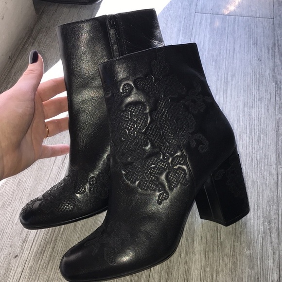 Michael by Michael Kors leather lace embossed womens booties black so detailed!! - Picture 2 of 8